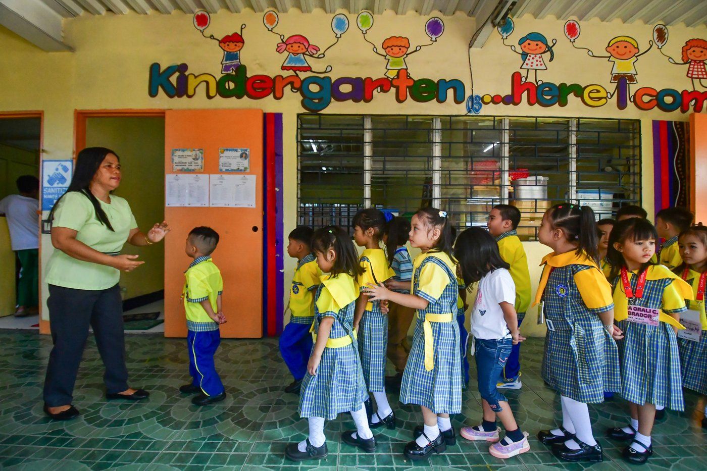 DepEd eyes more guards in big public schools, metal detectors amid campus violence