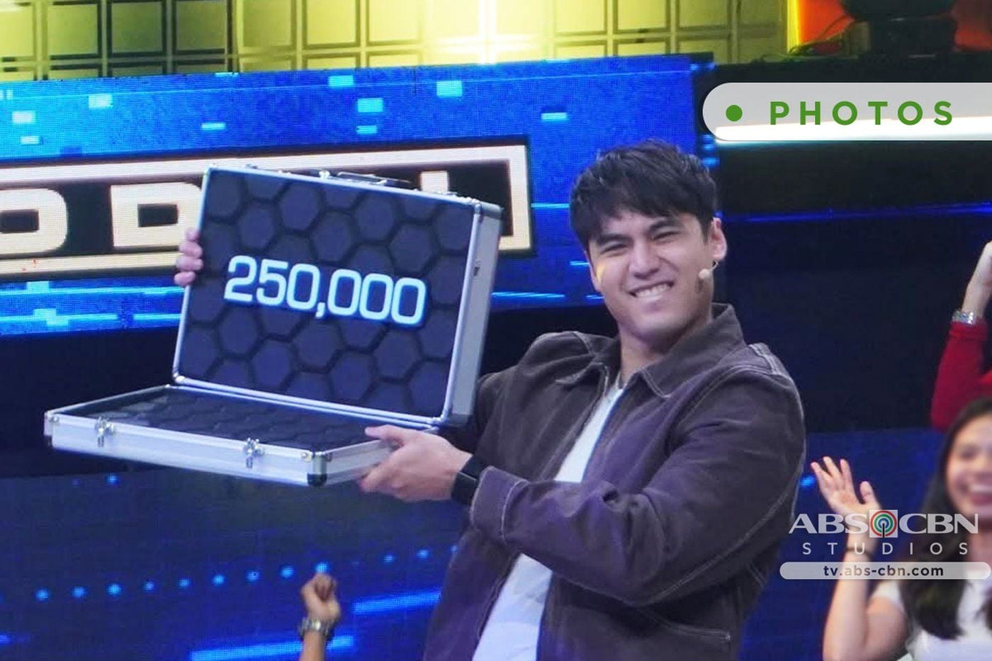 GALLERY: Emilio Daez scores a lucky win in “Kapamilya Deal or No Deal”