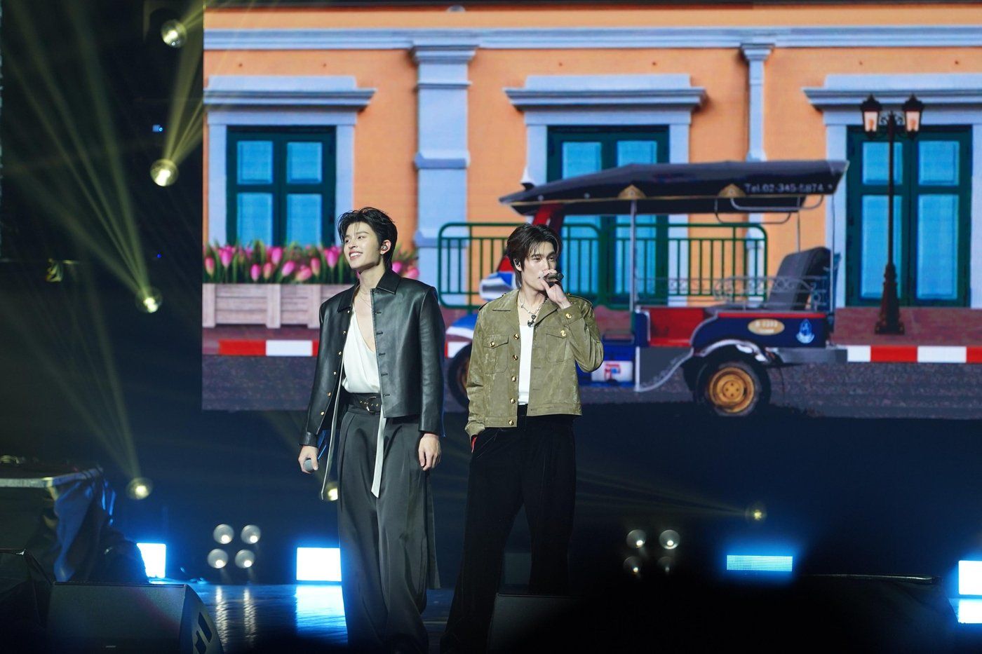 Thai stars Pond, Phuwin wrap up 'Rendezvous' tour in Manila
