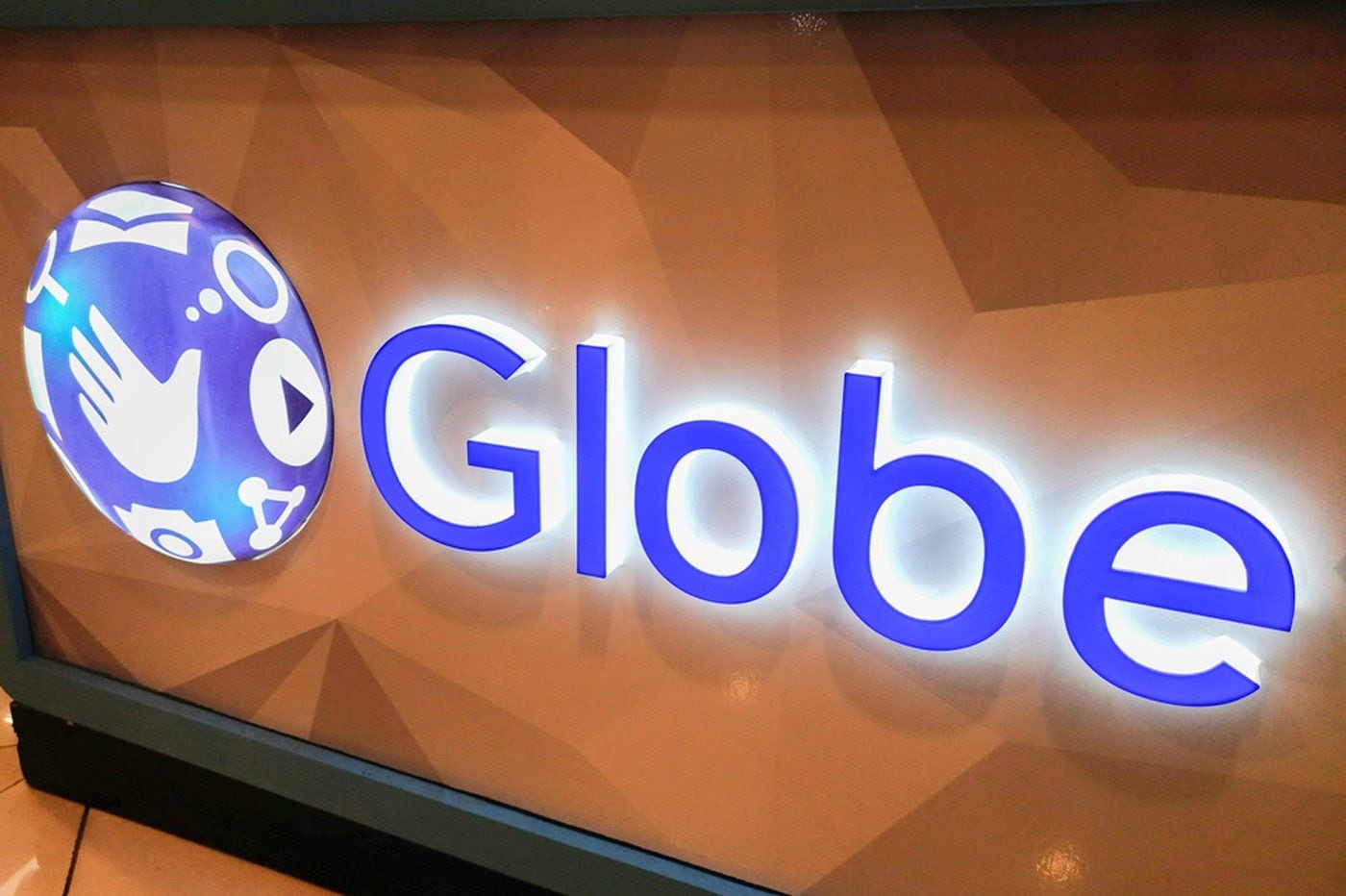 Globe profit dips as share in GCash declines, even as revenues hit record high