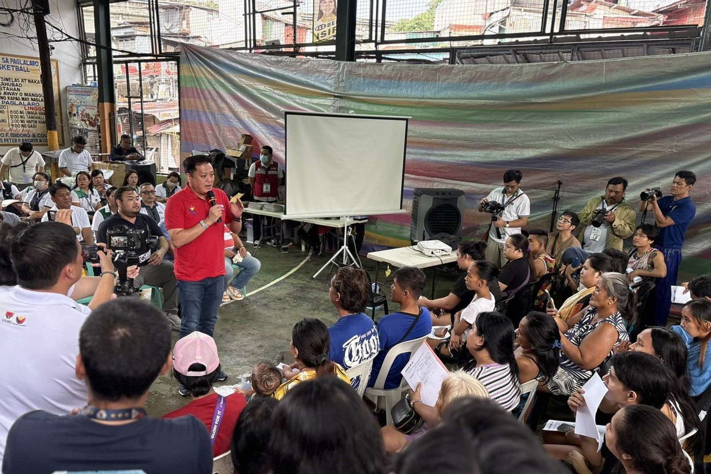 Relocation of families living under Osmeña Highway underway
