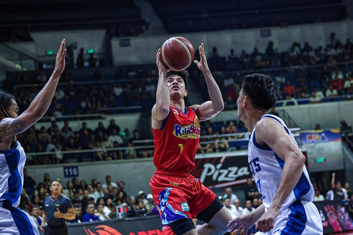 PBA: Nocum shakes off injury scare after collision with Hodge