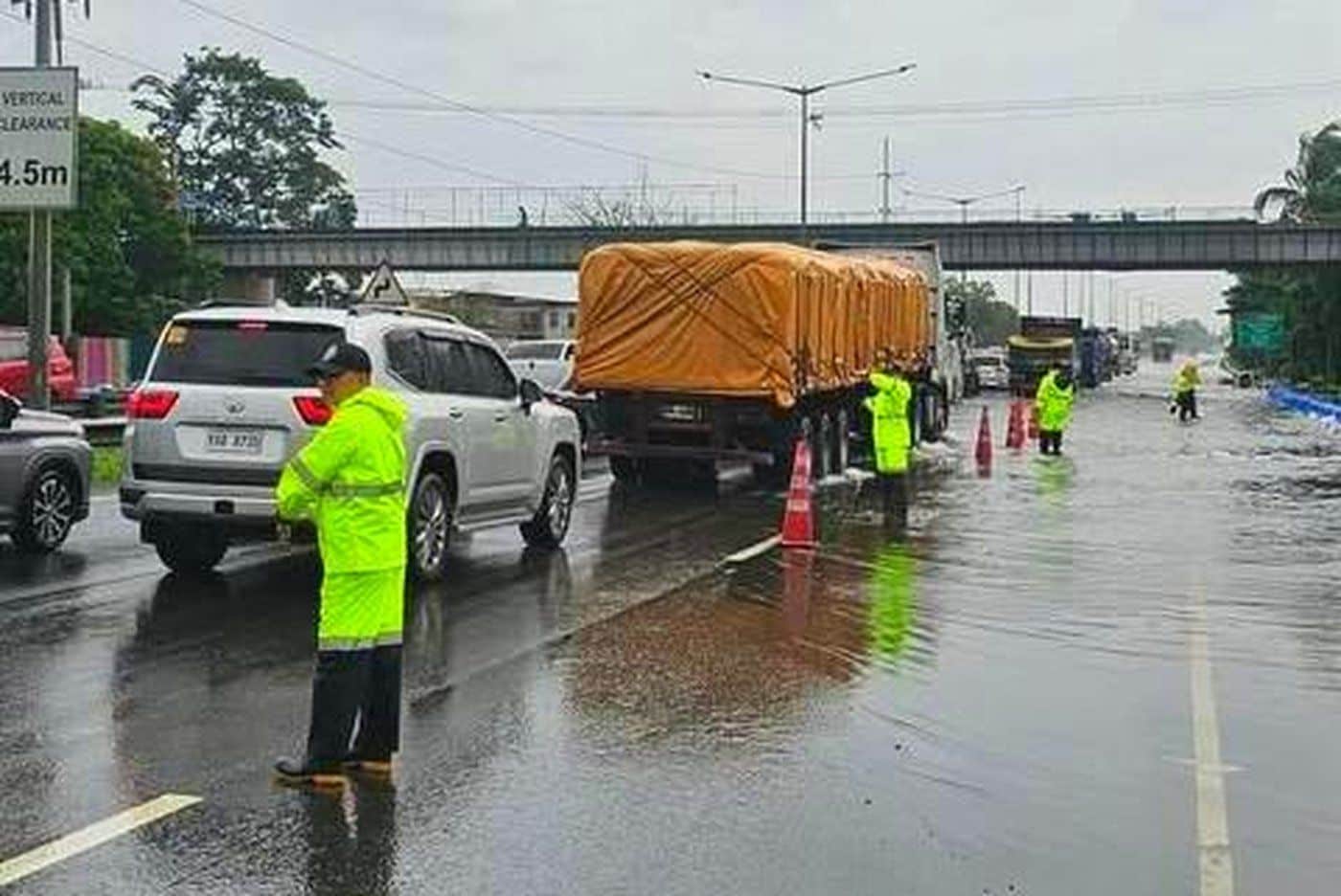 Flooding eases at NLEX San Simon, Pampanga